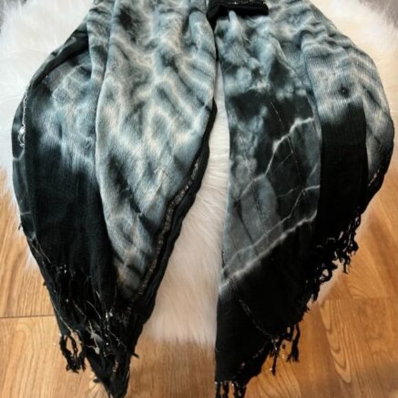 Blue Grey and White Lightweight Scarf NWT - Picture 7 of 8